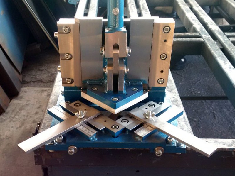 Высечной пресс для уголков