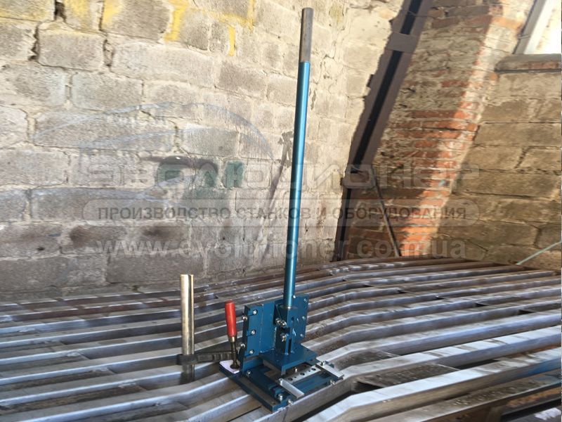 Ручний вирубний штамп