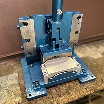 Вирубний прес штахетного профылю